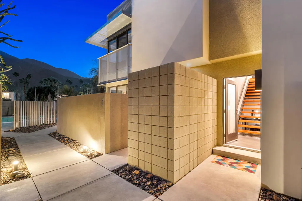 677 E Arenas Road, Palm Springs, California 92262 home-pic-6