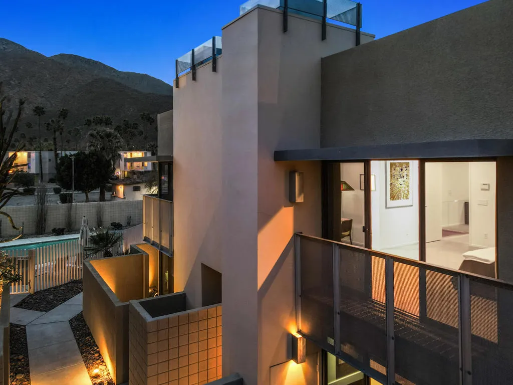 677 E Arenas Road, Palm Springs, California 92262 home-pic-3
