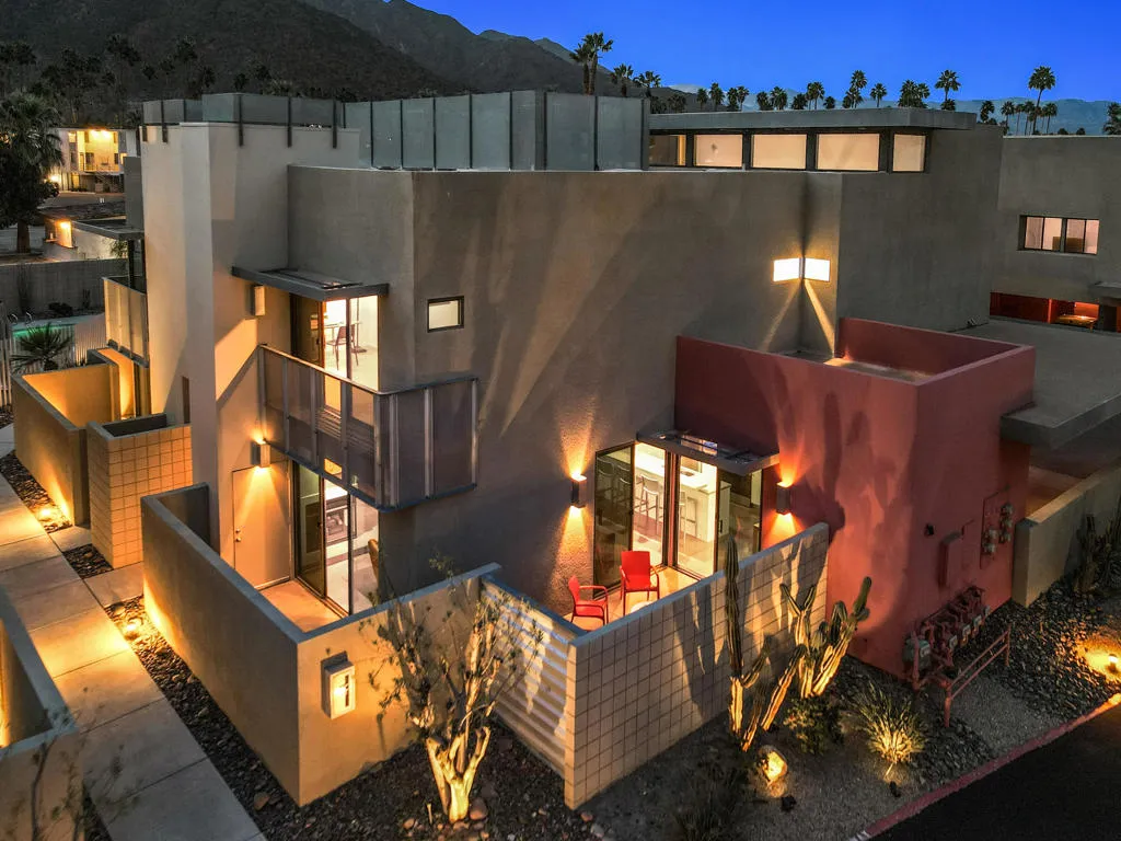 677 E Arenas Road, Palm Springs, California 92262 home-pic-2