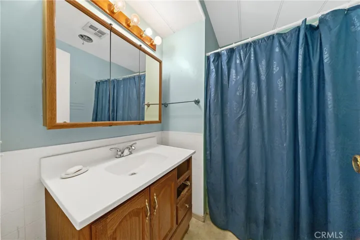 Guest bedroom