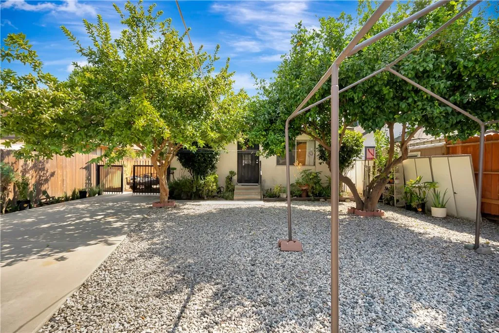 2651 Pirtle Street, Los Angeles, California 90039 home-pic-18
