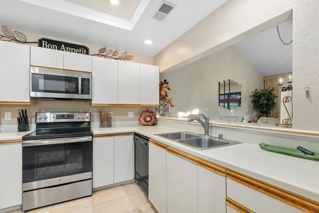 77723 Woodhaven Drive S, Palm Desert, California 92211 home-pic-13