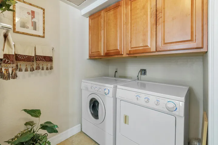 25_11949761_184955_184955-EI-125