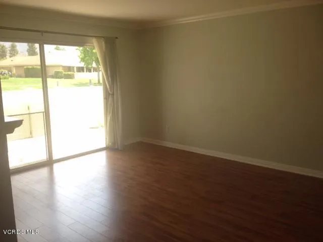 7208 Village 7 liv room 1