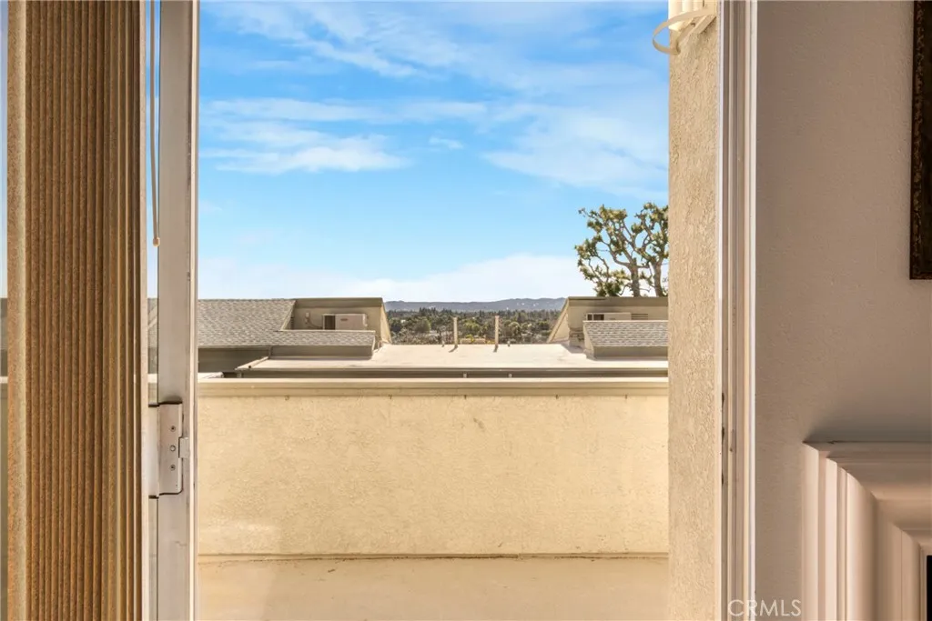 15760 Midwood, Granada Hills, California 91344 home-pic-8
