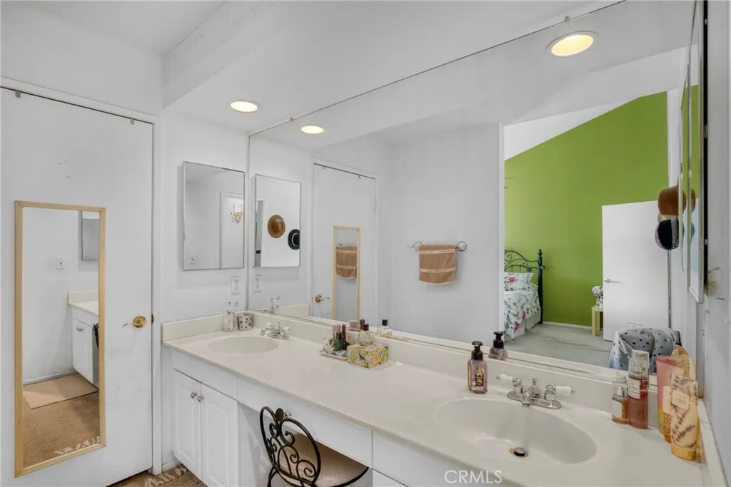 15760 Midwood, Granada Hills, California 91344 home-pic-20