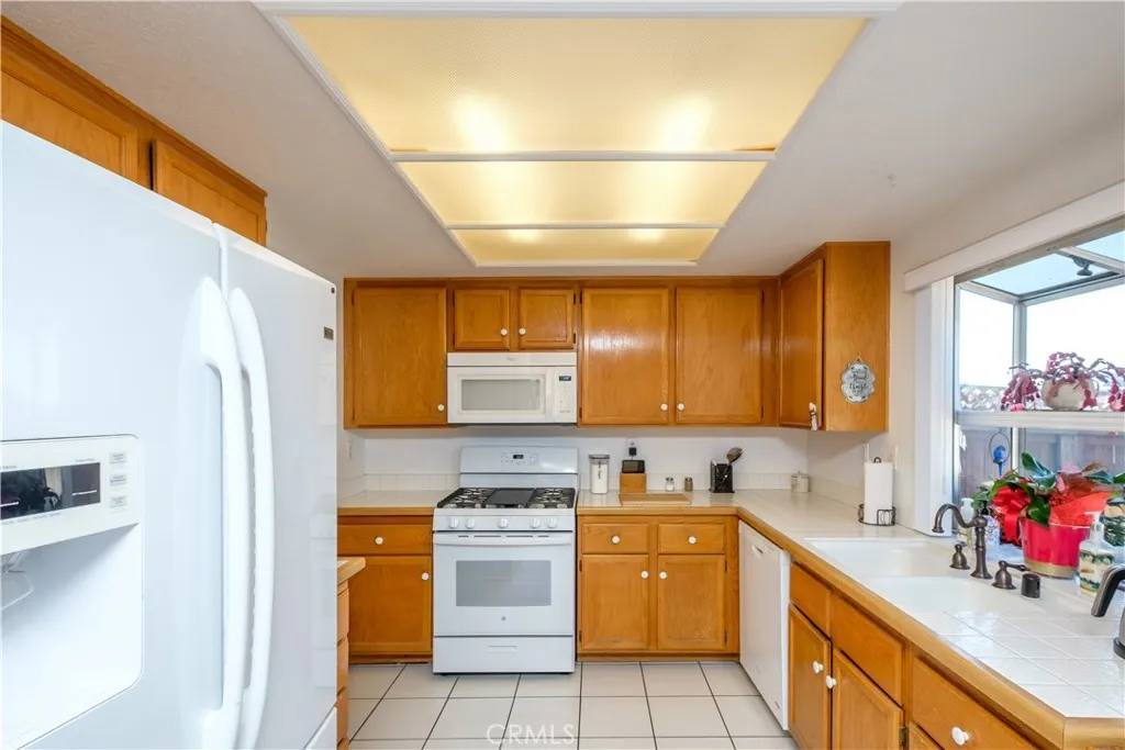 12455 Highgate Avenue, Victorville, California 92395 home-pic-21