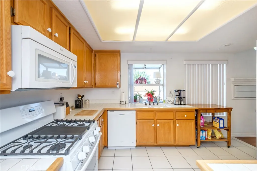 12455 Highgate Avenue, Victorville, California 92395 home-pic-22