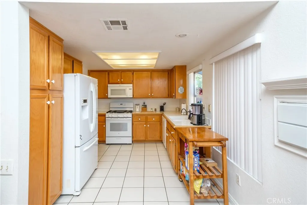 12455 Highgate Avenue, Victorville, California 92395 home-pic-19