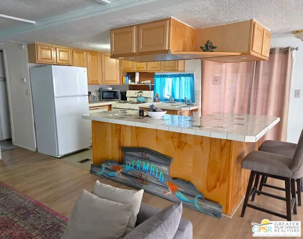 Wrap Around Breakfast Bar