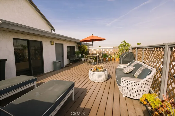Common Area Lounge and BBQ Area