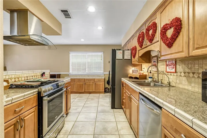 3849 N Stanford, Fresno, California 93727