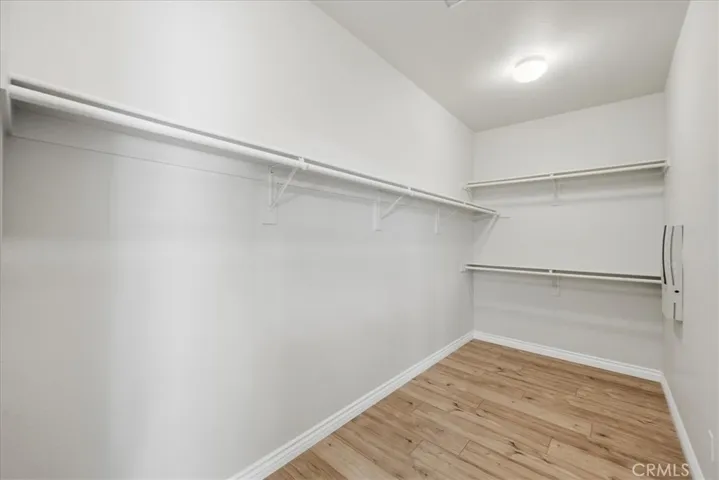MASTER WALK-IN CLOSET