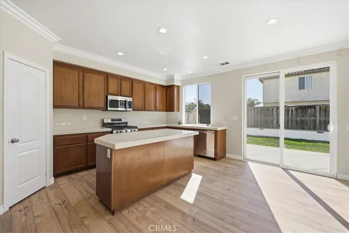 KITCHEN WITH LARGE ISLAND