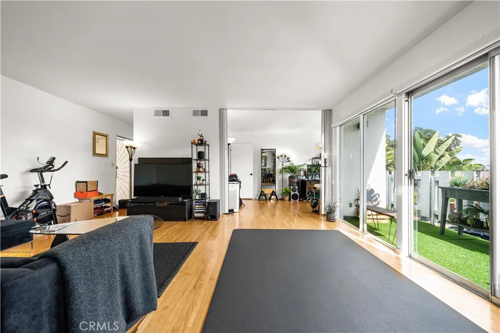 4065 Ursula 6, Los Angeles, California 90008 home-pic-13