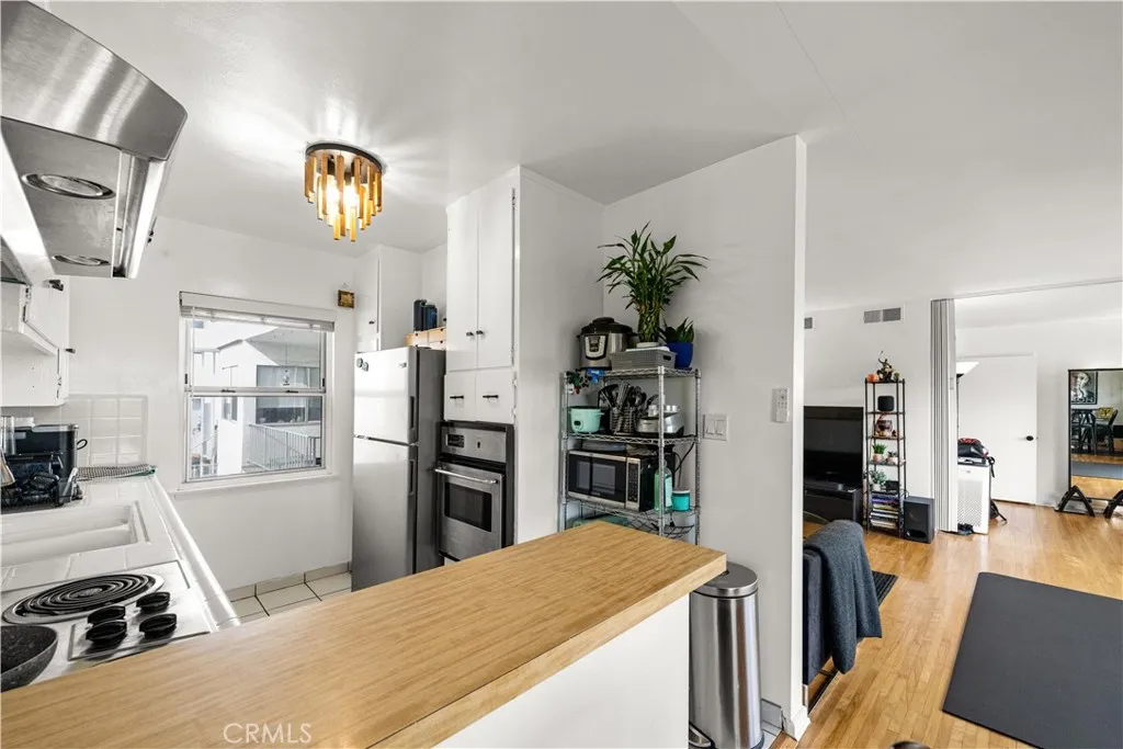 4065 Ursula 6, Los Angeles, California 90008 home-pic-17