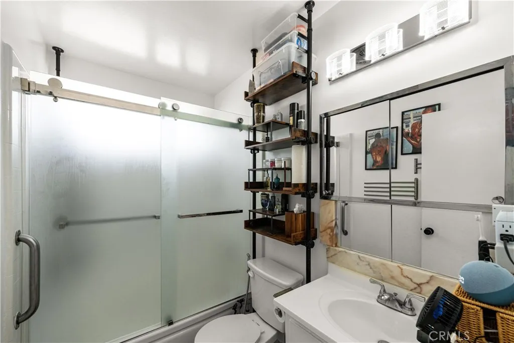 4065 Ursula 6, Los Angeles, California 90008 home-pic-31