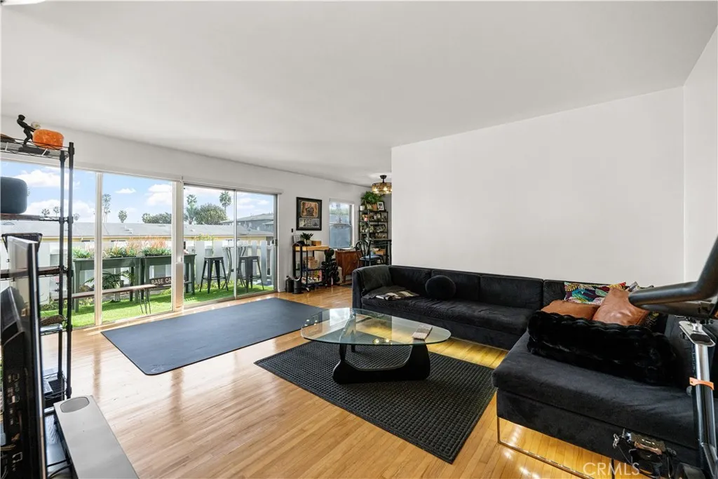 4065 Ursula 6, Los Angeles, California 90008 home-pic-1