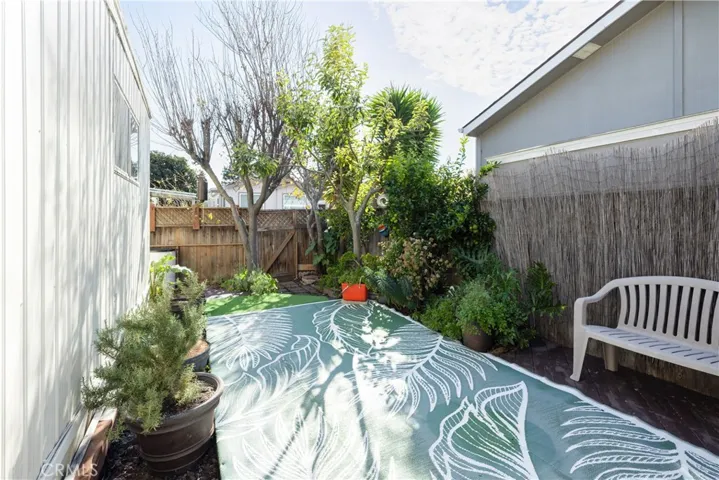 The backyard boasts a Mandarin Orange tree, Citron aka Buddha's Hand, Granny Smith Apple tree, Ornamental Cherry tree, Gikoba, Morninga Sapling in Terra Cotta for peace and tranquil sunsets.