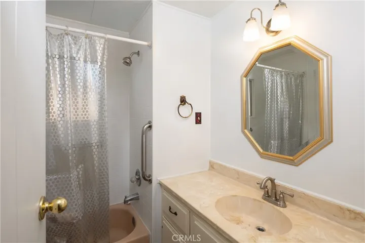 Hall bathroom with a bathtub.