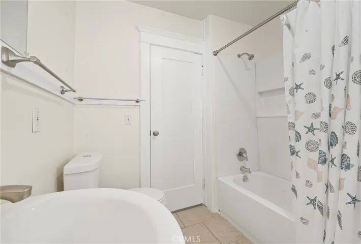 Full bathroom of vacant home #734.