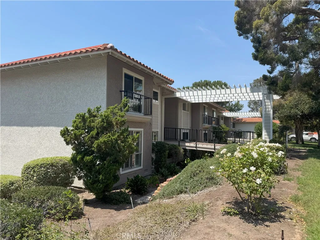 3300 Via Carrizo A, Laguna Woods, California 92637 home-pic-2