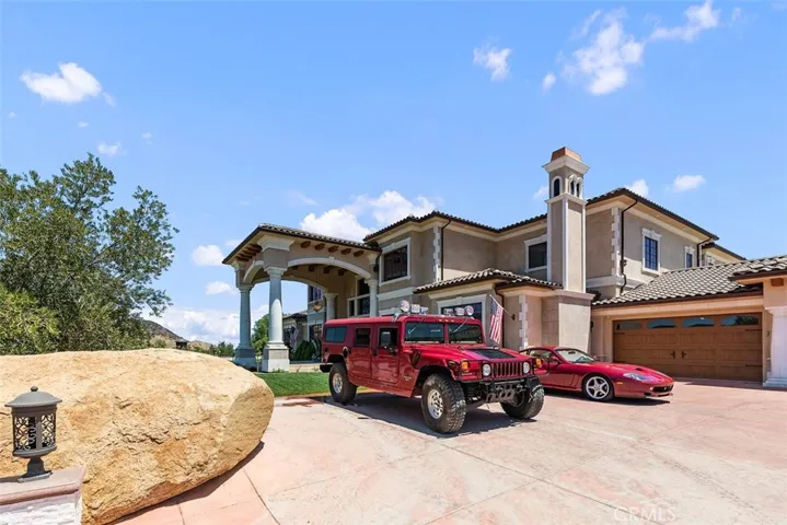 Plenty of room for all your vehicles. 12 garage spaces