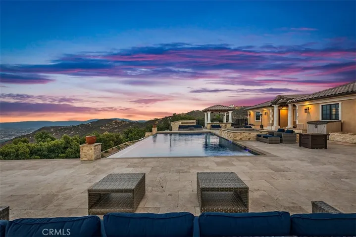 Infinity edge pool
