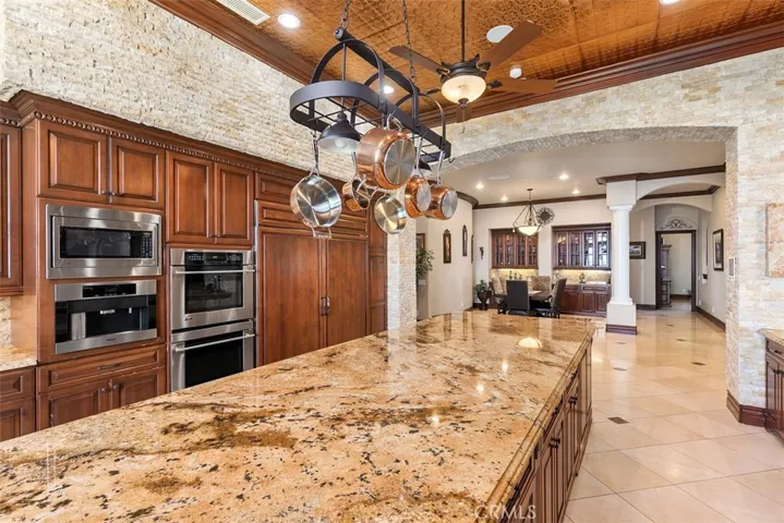 Chef's kitchen w/ granite counter-tops