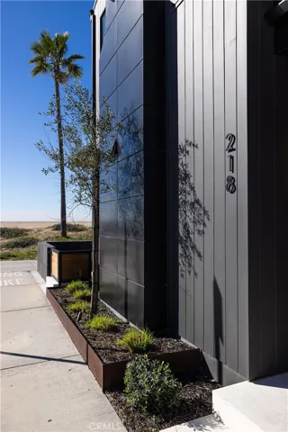 218 E Oceanfront Newport Beach California "Architectural Digest" newly rebuilt oceanfront home on the beach front boardwalk Newport Beach peninsula