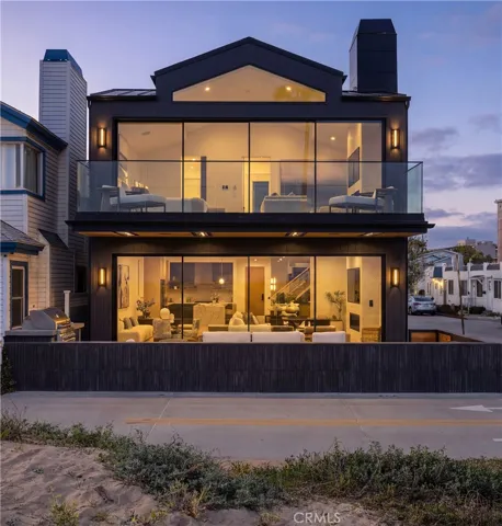 218 E Oceanfront Newport Beach California "Architectural Digest" newly rebuilt oceanfront home on the beach front boardwalk Newport Beach peninsula