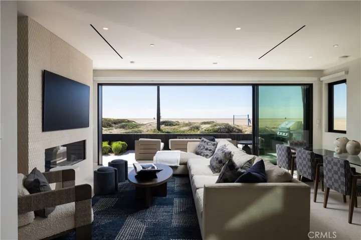 218 E Oceanfront Newport Beach California "Architectural Digest" newly rebuilt oceanfront home on the beach front boardwalk Newport Beach peninsula