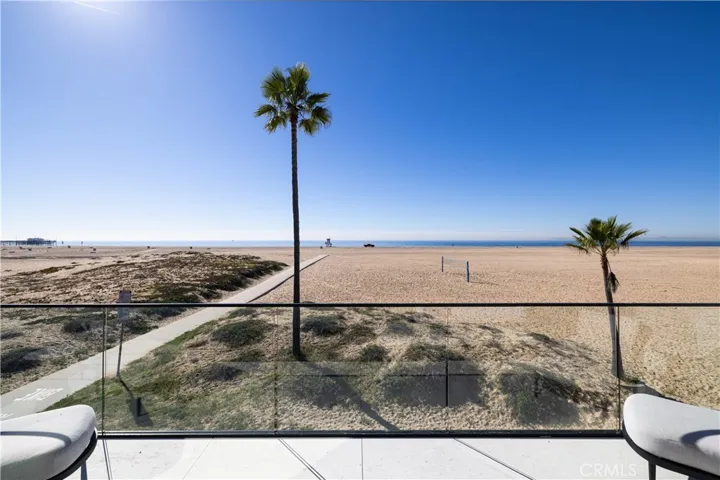 218 E Oceanfront Newport Beach California "Architectural Digest" newly rebuilt oceanfront home on the beach front boardwalk Newport Beach peninsula