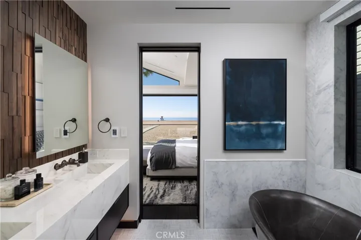218 E Oceanfront Newport Beach California "Architectural Digest" newly rebuilt oceanfront home on the beach front boardwalk Newport Beach peninsula