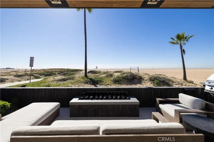 218 E Oceanfront Newport Beach California "Architectural Digest" newly rebuilt oceanfront home on the beach front boardwalk Newport Beach peninsula