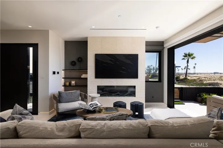 218 E Oceanfront Newport Beach California "Architectural Digest" newly rebuilt oceanfront home on the beach front boardwalk Newport Beach peninsula