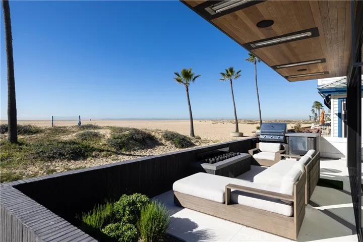 218 E Oceanfront Newport Beach California "Architectural Digest" newly rebuilt oceanfront home on the beach front boardwalk Newport Beach peninsula