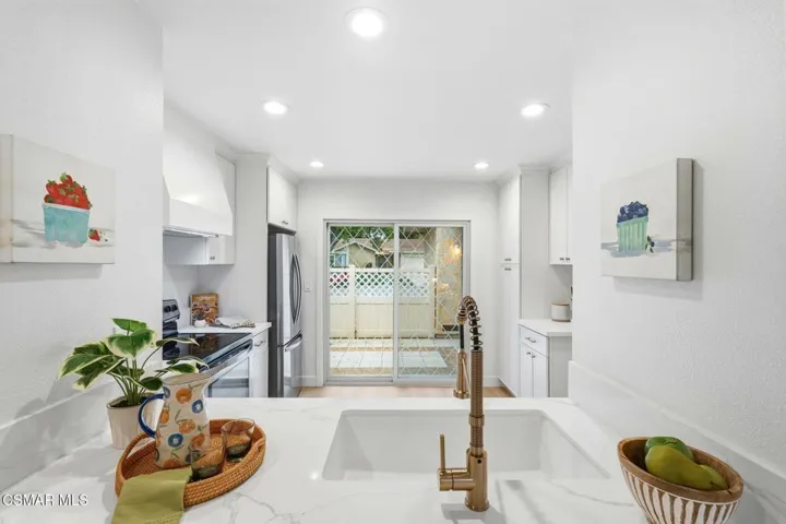 13_15103_Village_15_Camarillo_CA_93012_U