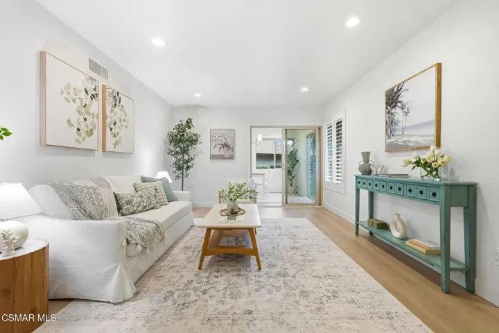 8_15103_Village_15_Camarillo_CA_93012_US