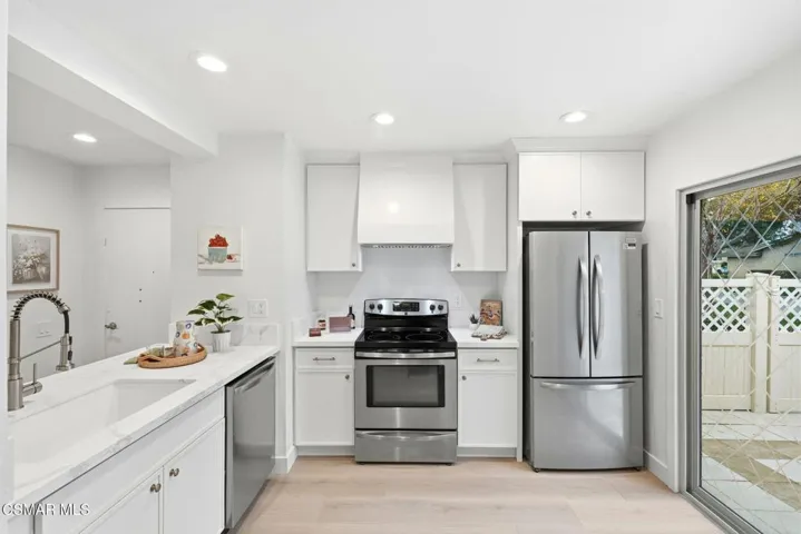 14_15103_Village_15_Camarillo_CA_93012_U