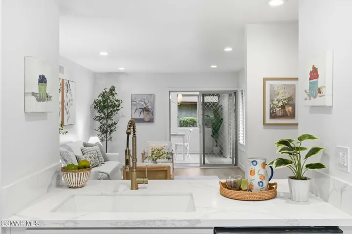 17_15103_Village_15_Camarillo_CA_93012_U