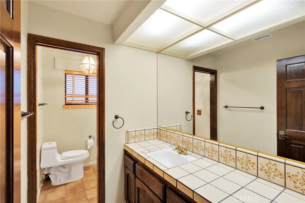 17800 Cresta Blanca Drive, Victorville, California 92395 home-pic-24