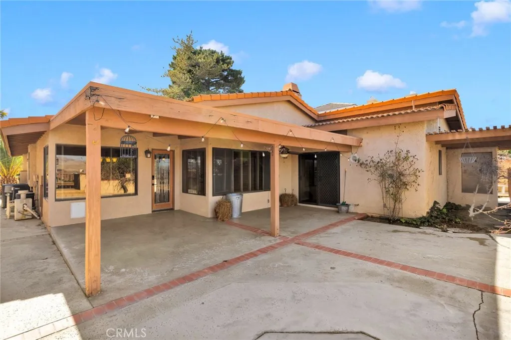 17800 Cresta Blanca Drive, Victorville, California 92395 home-pic-40