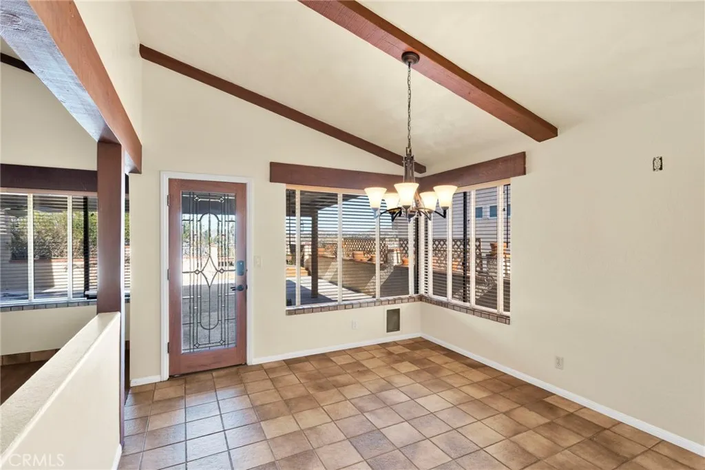 17800 Cresta Blanca Drive, Victorville, California 92395 home-pic-18