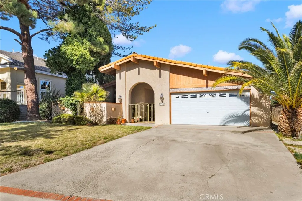 17800 Cresta Blanca Drive, Victorville, California 92395 home-pic-3