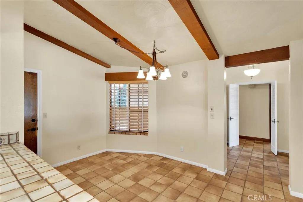 17800 Cresta Blanca Drive, Victorville, California 92395 home-pic-13