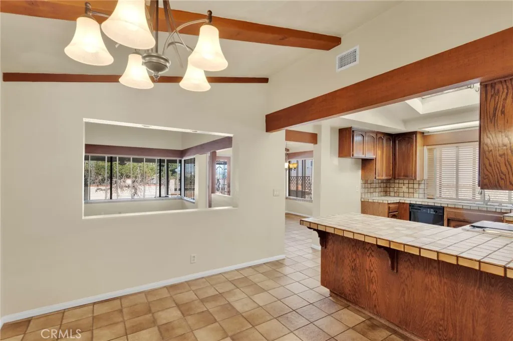 17800 Cresta Blanca Drive, Victorville, California 92395 home-pic-14