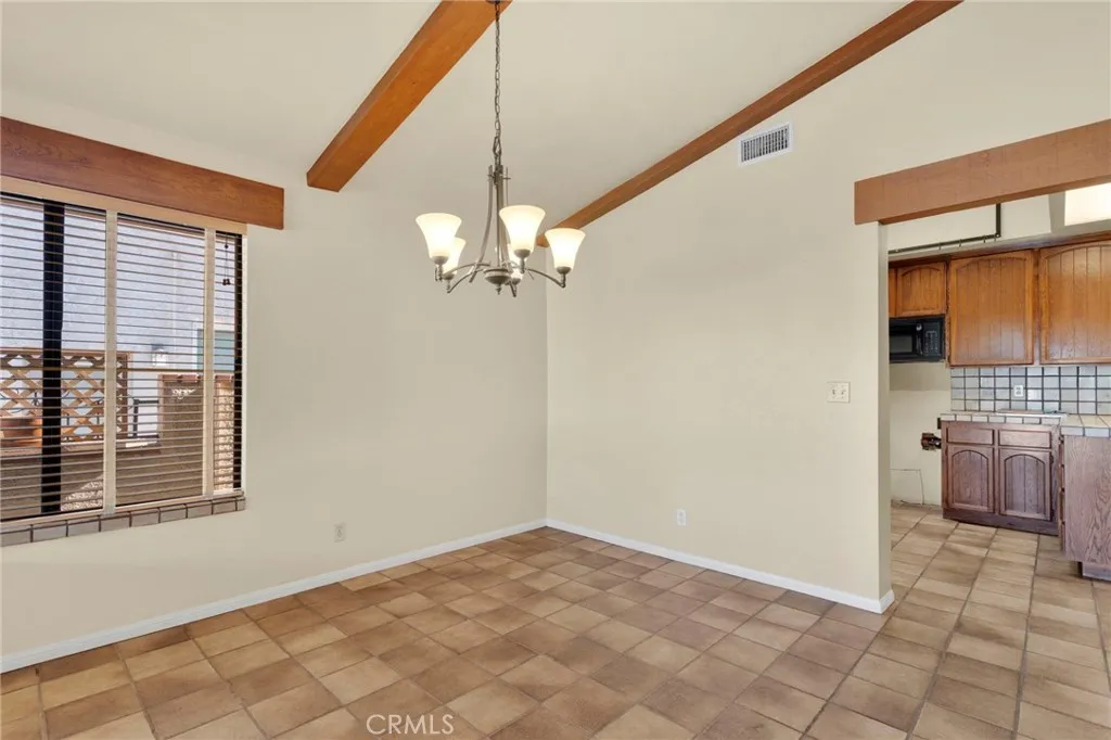 17800 Cresta Blanca Drive, Victorville, California 92395 home-pic-20