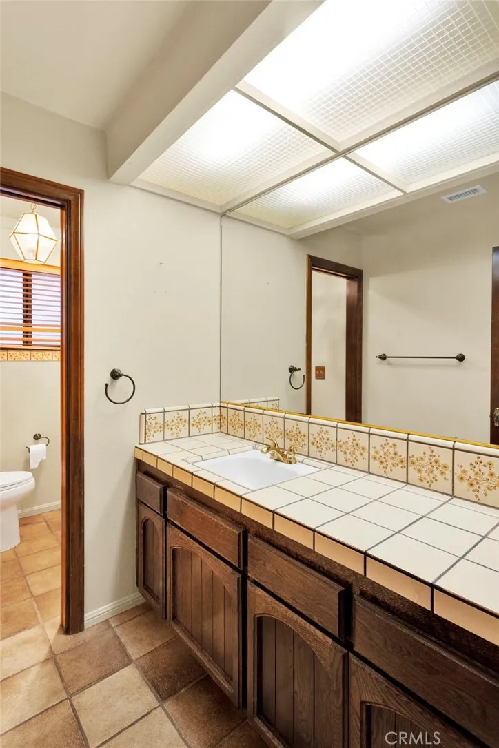 17800 Cresta Blanca Drive, Victorville, California 92395 home-pic-25