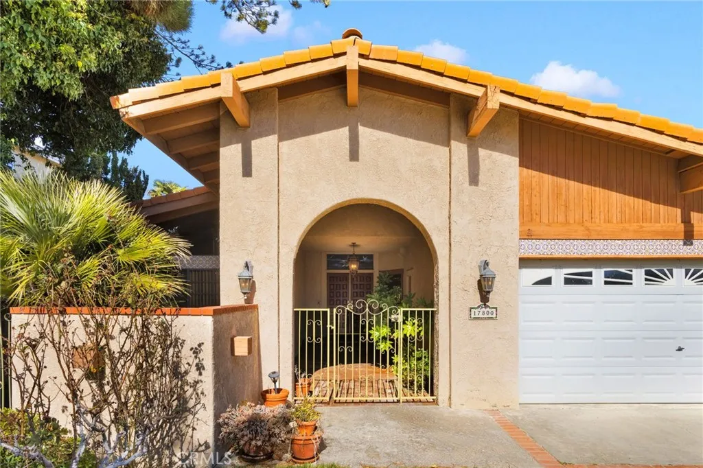 17800 Cresta Blanca Drive, Victorville, California 92395 home-pic-5